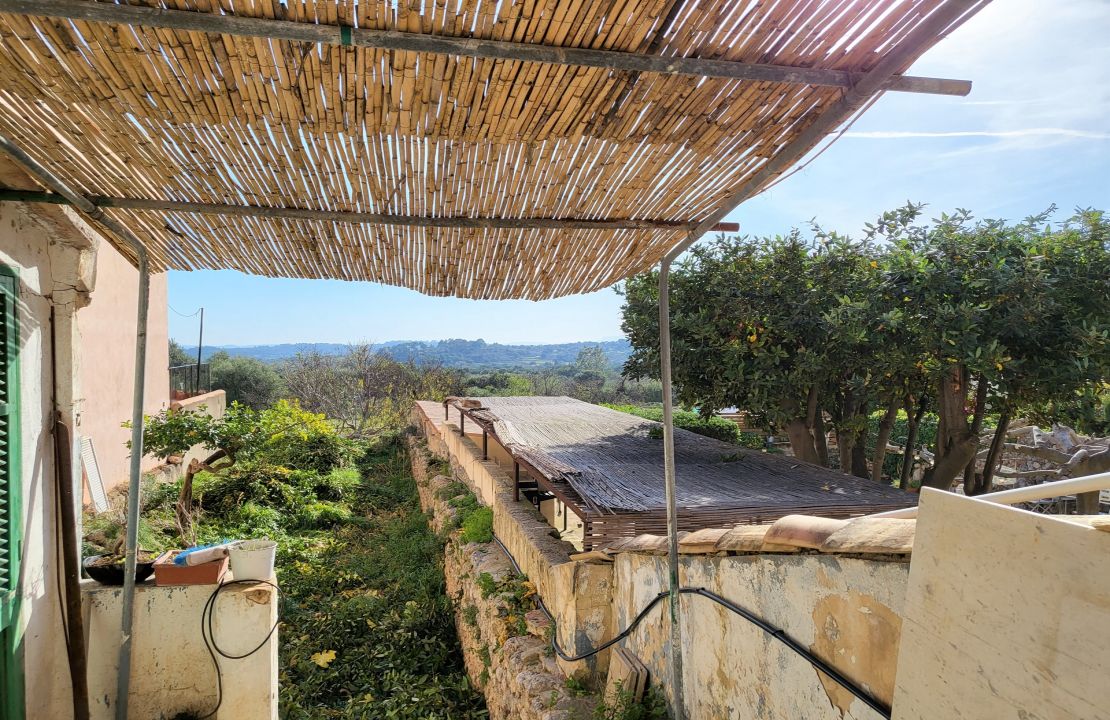 Stadthaus mit Neubauprojekt und wunderschönem Ausblick in Caimari