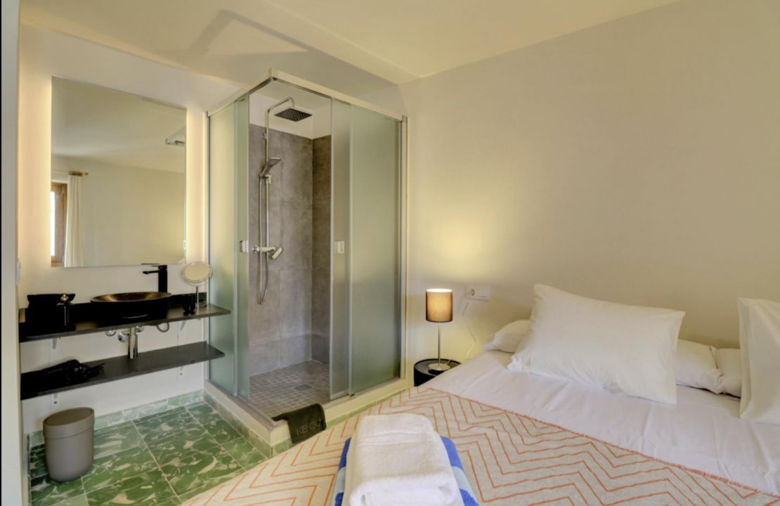 Casa de Pueblo Grande con Licencia de Alquiler y Piscina en Pollença Mallorca