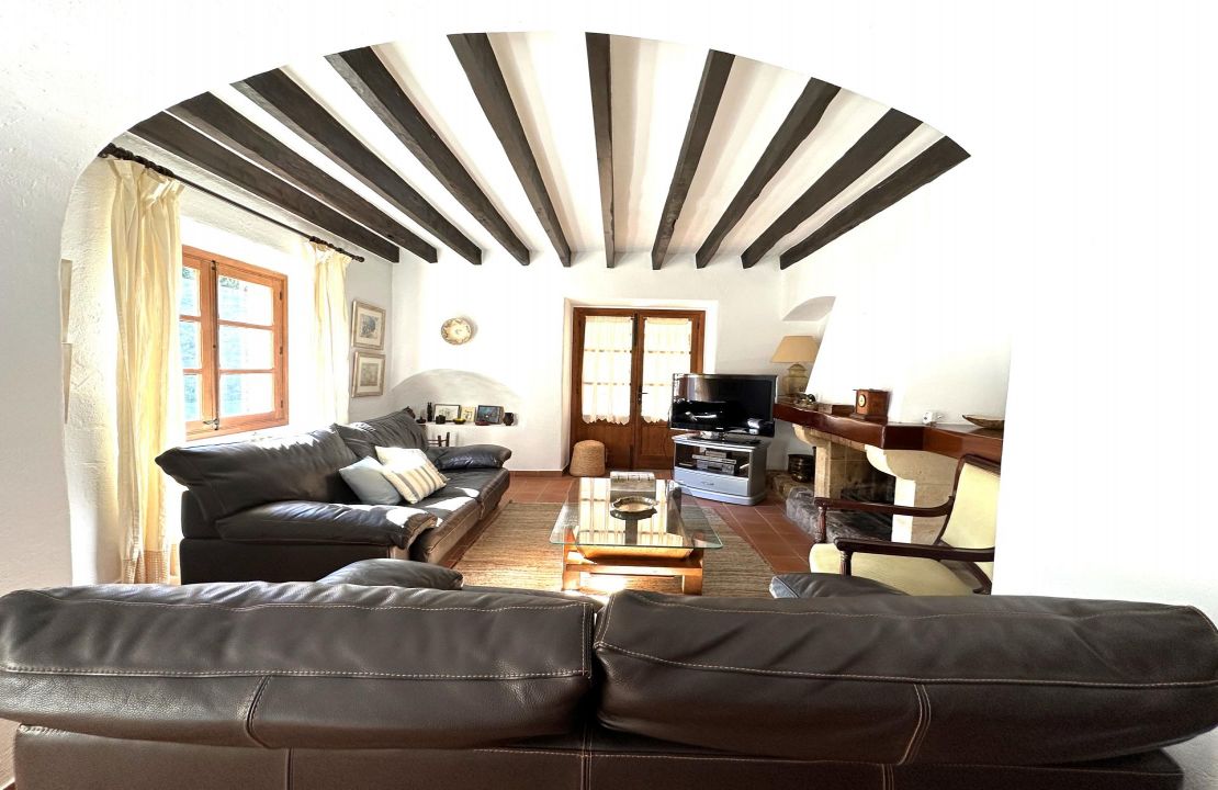 Finca for long term rental in Pollensa with pool and garden