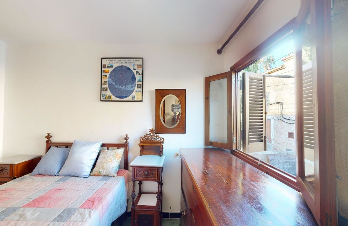 Casa mallorquina para renovar situada en las escaleras del Calvari de Pollensa en venta