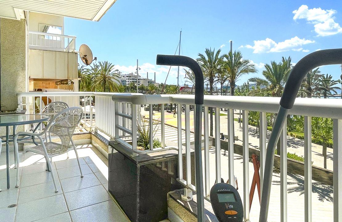 Apartamento en venta en primera linea en el paseo marítimo de Alcudia Mallorca