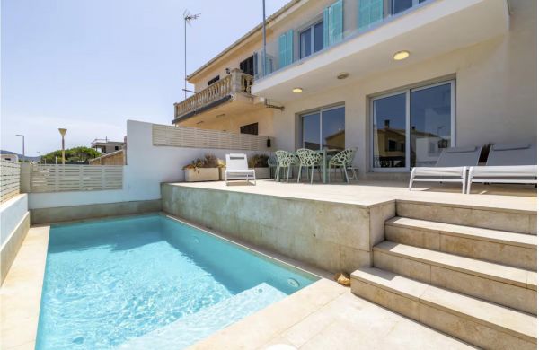 Beach house for sale in Son Serra de Marina Mallorca with sea views and rental licence