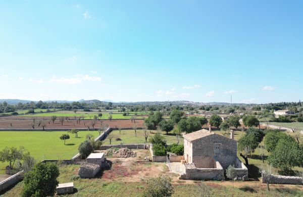 Traditional style finca for sale - fantastic opportunity to create your dream home!