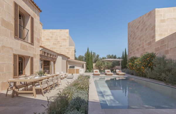 Casa de pueblo en venta en Muro, Mallorca con piscina y garaje