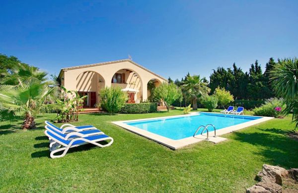 Lovely Villa with holiday rental license and very good location close to Alcudia