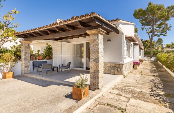 Villa en venta en Puerto de Alcudia Mallorca con licencia vacacional
