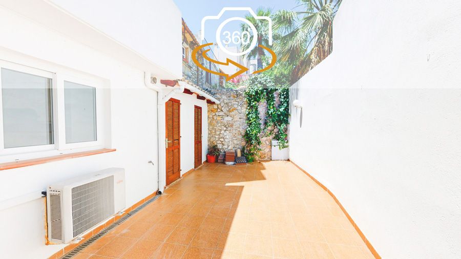 Virtual tour of a bright 3 bedroom townhouse in Pollensa with patio and terrace
