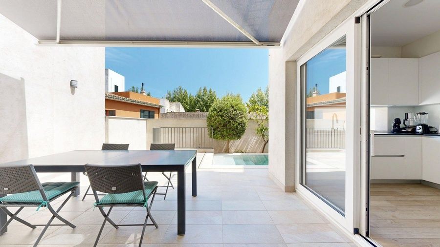 Stadthaus in Pollença mit Pool und separatem Gästebereich.